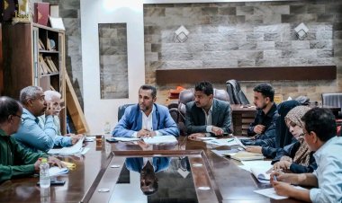 وكيل عدن يناقش سير تنفيذ مشاريع مديرية الشيخ عثمان ويؤكد أهمية تعزيز التنسيق لضمان نجاح خطط التنمية