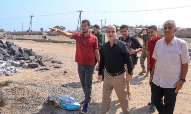 مدير عام دارسعد يتفقد سير العمل في مشروع بناء سور من الحجر لمبنى قوات القطاع السادس حزام أمني بالمديرية