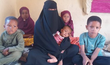 زوجها توفي منذ خمسة أشهر أثناء عمله برعي الأبل في صحراء الشرورة ونعجز حتى عن دفنه.. أرملة مواطن من أبين توفي في السعودية تروي مأساتها وترجو من الخيرين مؤازرتها