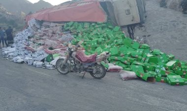 لحج.انقلاب شاحنة في المقاطرة وإصابة السائق إصابة طفيفة.