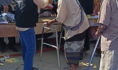 مؤسسة أدابت–إن Adaptin توزّع حفاضات وحقائب صحية وملابس لذوي الإعاقة في جمعية باتيس بخنفر – أبين