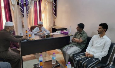 مدير عام مديرية دوعن يزور مؤسسة وادي دوعن للتنمية ويطّلع على مشاريعها وبرامجها