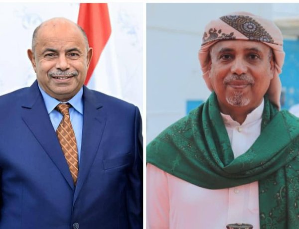 شيخ قبيلة آل بن عباد الكندي يهنئ الأستاذ سالم الخنبشي بتعيينه محافظًا لحضرموت