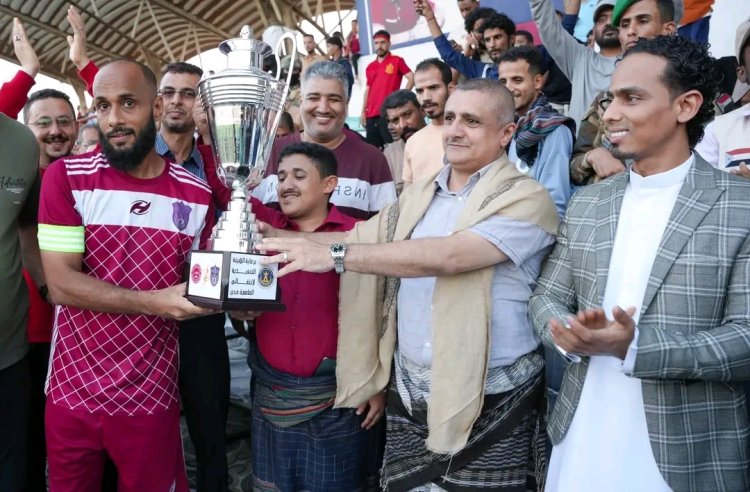 على كأس أربعينية المناضل أديب العيسي وبحضور مؤمن السقاف عضو هيئة الرئاسة ورئيس انتقالي العاصمة عدن.. أهلي عدن يكسب التلال في دوري عدن الممتاز 3