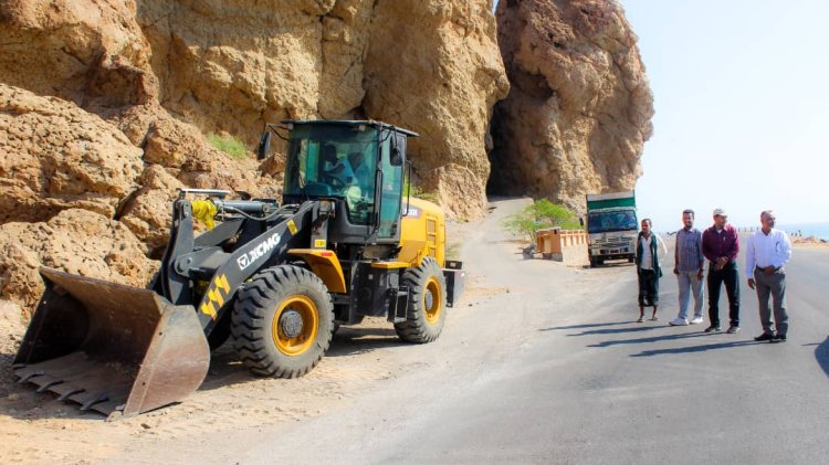 مدير عام بروم ميفع يتفقد أعمال صيانة وردميات حواف الخط الدولي موقع الرضم - الشقين