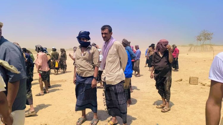 رئيس تنفيذية انتقالي أحور وعمليات اللواء 111 يقدمان واجب العزاء في وفاة الشيخ عوض محسن ربيع