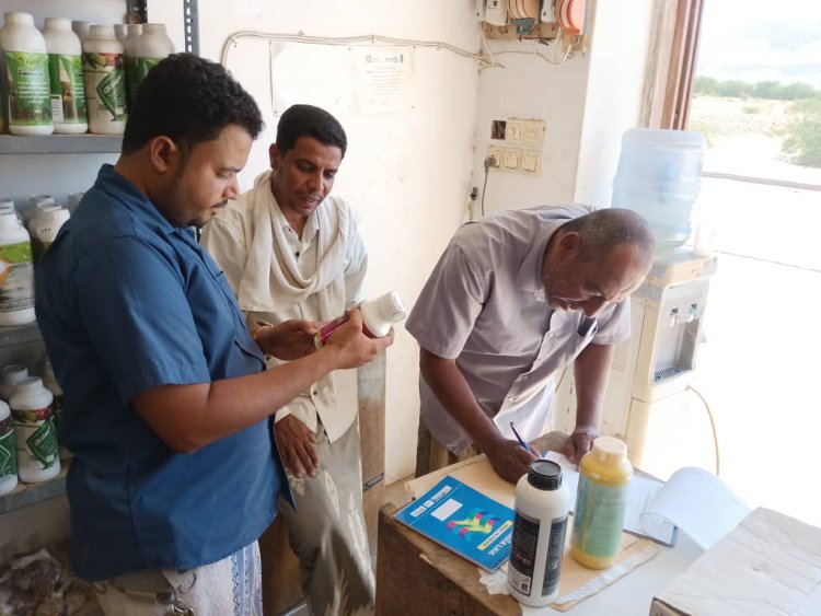 مكتب الزراعة بشبام يطلق حملة ميدانية لتنظيم تداول المبيدات وتعزيز الرقابة على الأسواق الزراعية