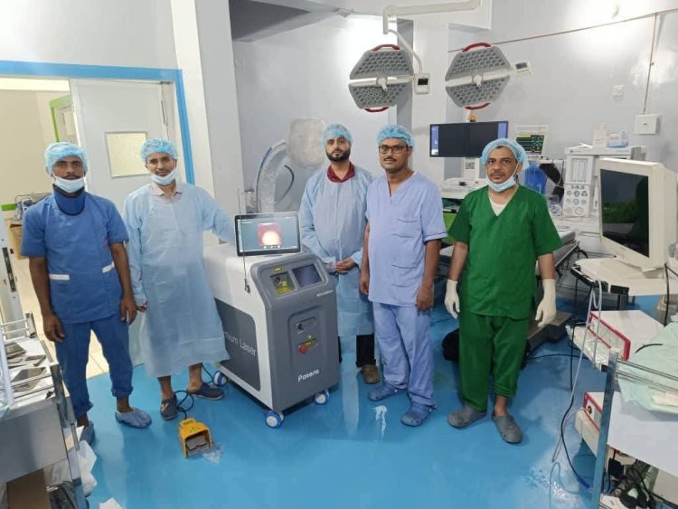 إنجاز طبي نادر في شبوة: فريق طبي بالمستشفى التخصصي الخيري عزان يستخرج 193 حصوة من مثانة مريض بالمنظار بقيادة الدكتور معمر الحميدي