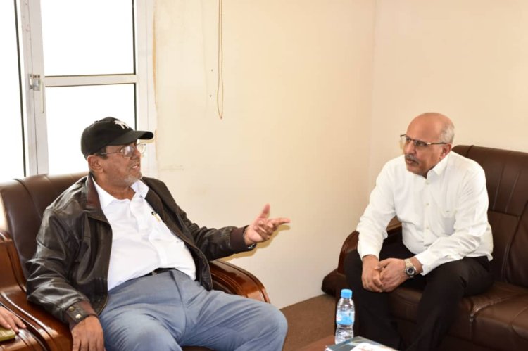 الكثيري يؤكد دعم المجلس الانتقالي لجهود تطوير الخدمات الملاحية في مطاري الريان وسيئون