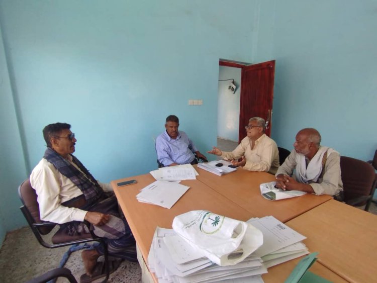 رئيس تنفيذية انتقالي خنفر يلتقي مدير مكتب الزراعة والري بالمديرية