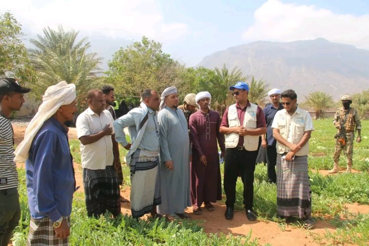 محافظ سقطرى يتفقد مشروع استصلاح مزرعة جمعية معنوفة الزراعية المموّل من مركز الملك سلمان وبرنامج الأغذية العالمي