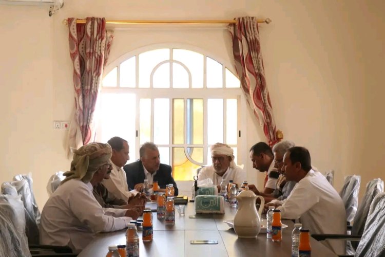 فريق التوجيه والرقابة الرئاسي يلتقي بالهيئة التنفيذية للمجلس العام لأبناء المهرة وسقطرى