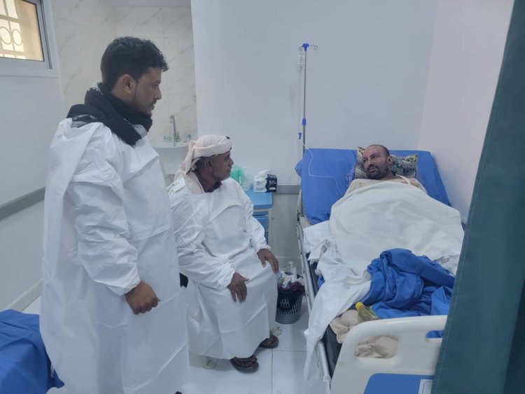 مدير عام المحفد يزور جرحى هجوم المحفد الإرهابي في مستشفى عبود العسكري بالعاصمة عدن