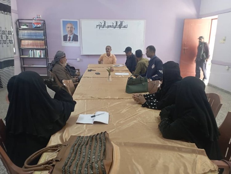 مدير إدارة تربية مديرية الضالع يلتقي بفريق التوجيه التربوي بالمديرية