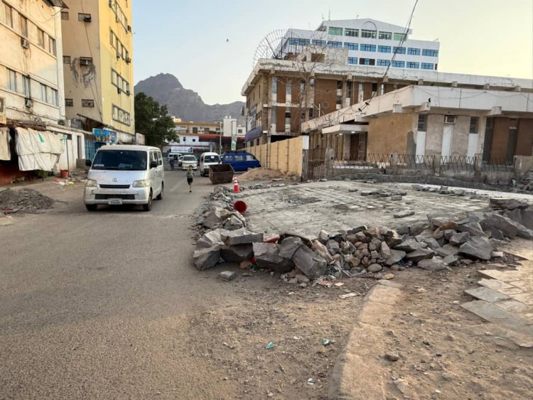 تدشين العمل بإنشاء مصدات السيول في حي الكبسة بالمعلا