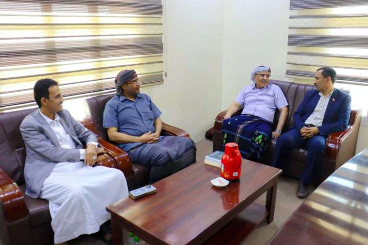 الكثيري يطلع على أوضاع أسر الشهداء والجرحى بمحافظة حضرموت
