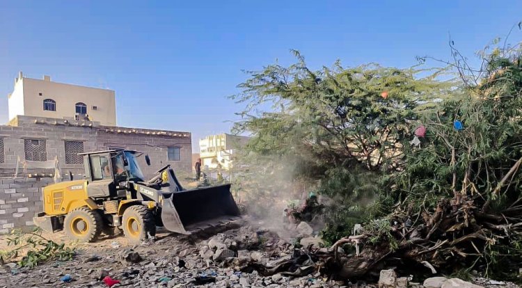 مدينة بروم تشهد تنفيذ حملة ازالة لأشجار السيسبان ومخلفات البناء