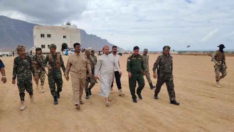 محافظ سقطرى يزور معسكر القوات الخاصة ويتفقد التحضيرات لحفل تخرج الدورة التأهيلية