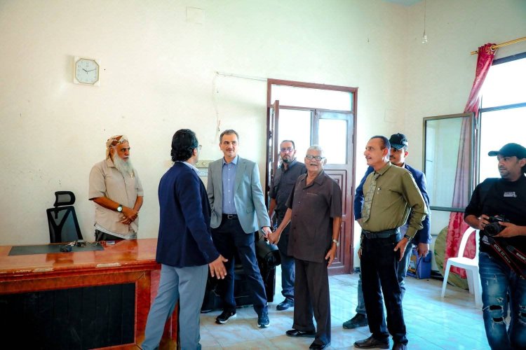 لملس يتفقد سير عمل مكتب الثقافة ويشيد بالتحضيرات الجارية لمهرجان الطفل الموهوب