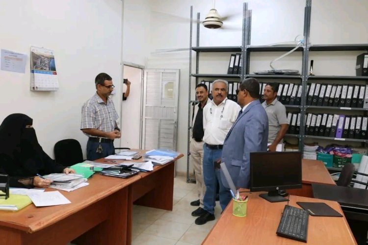 المحولي يطلع على سير العمل بمكتب التعليم الفني بالعاصمة عدن