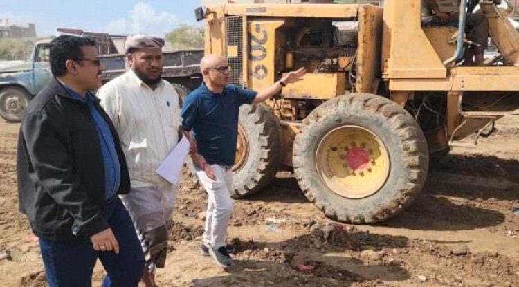 عدن..المنصورة تدشن دوار بئر فضل بالشراكة مع القطاع الخاص