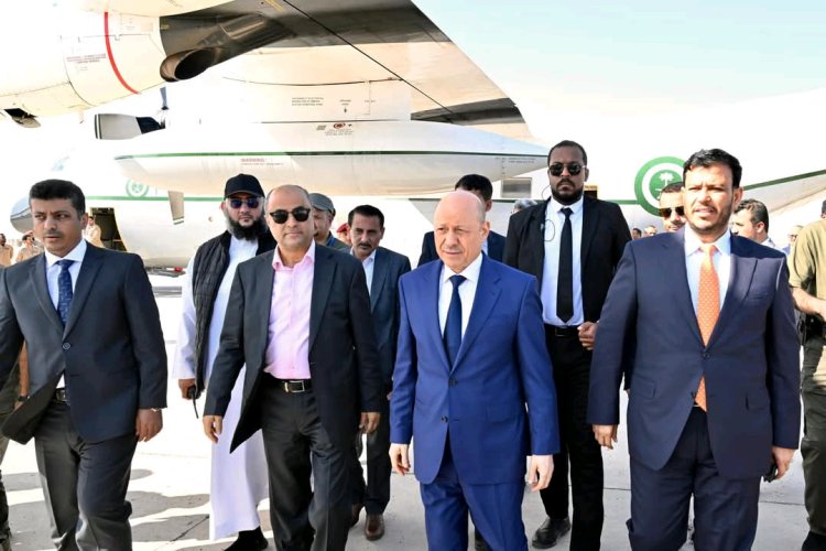 رئيس مجلس القيادة والحكومة والبنك يعودون الى العاصمة عدن