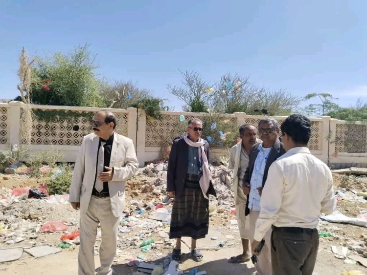 برئاسة الوكيل الدغاري.. فريق حكومي ينفذ نزولًا ميدانيًا لتقييم أعمال رفع مخلفات البناء بمدينة عتق