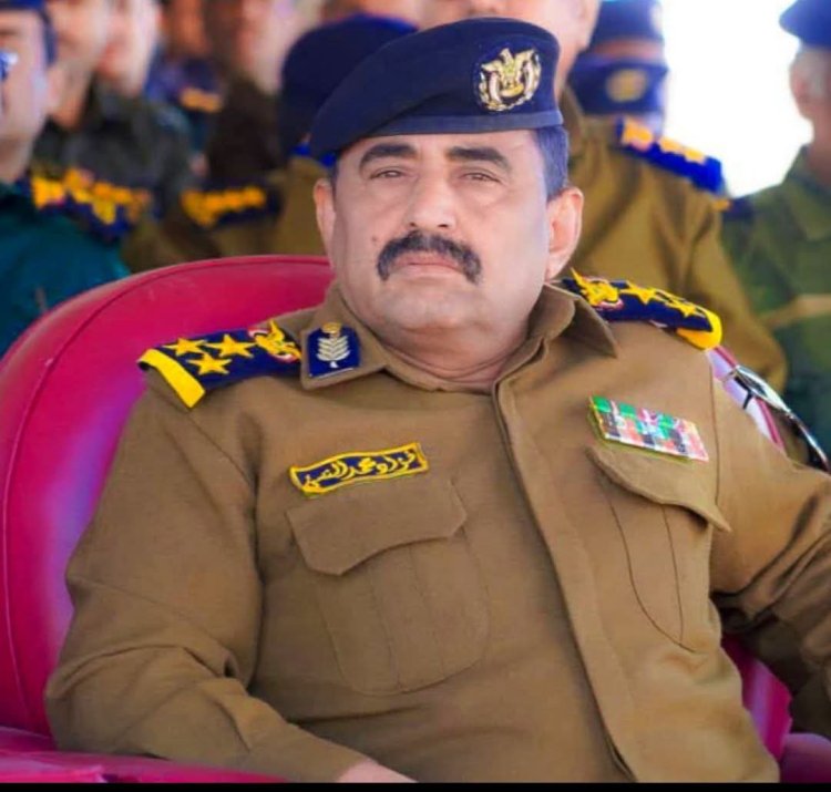 مدير عام شرطة شبوة يعزي العقيد محمد الفانوص بن رشيد في وفاه والدته