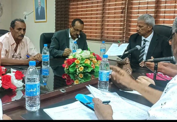 المحافظ “تركي” يرأس لجنة المناقصات: إقرار مشاريع تبن والتشديد على المقاولين بالإلتزام بمعايير الجودة