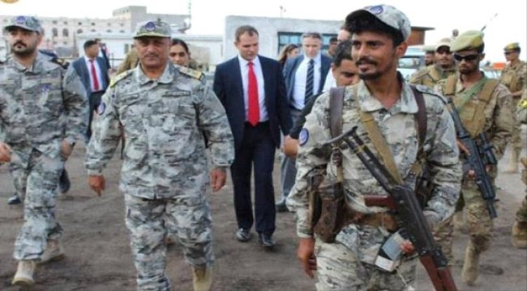 قيادة خفر السواحل تبحث مع وفد بريطاني التعاون بالأمن البحري