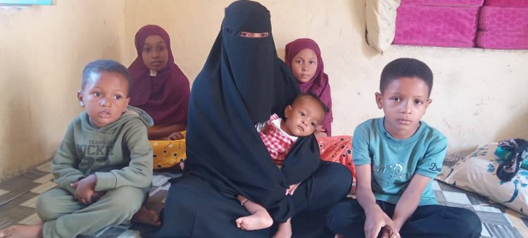 زوجها توفي منذ خمسة أشهر أثناء عمله برعي الأبل في صحراء الشرورة ونعجز حتى عن دفنه.. أرملة مواطن من أبين توفي في السعودية تروي مأساتها وترجو من الخيرين مؤازرتها