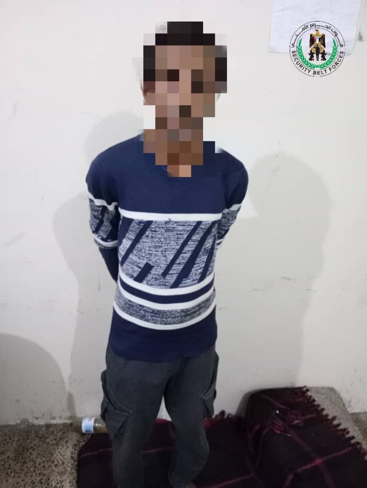 قوات الحزام الأمني بلحج تطيح بشبكتين منظمتين تمتهنان أنشطة غير مشروعة وترويج المخدرات