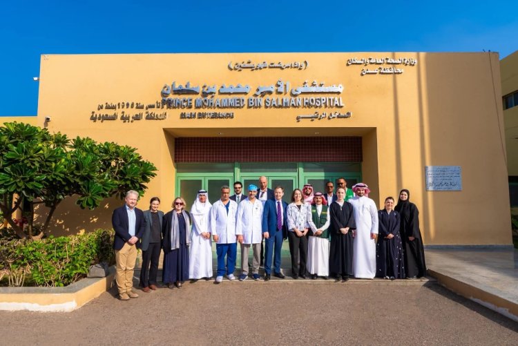 وفد بريطاني ووفد من البنك الدولي يزوران مستشفى الأمير محمد بن سلمان بعدن.