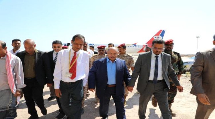 محافظ حضرموت الجديد يصل المكلا بعد أداء اليمين الدستورية