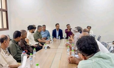 مدير صيرة يشارك في اجتماع موسع لمناقشة الحلول لضبط اسعار الاسماك