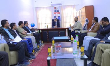 وزير الصناعة والتجارة يتفقد مكتب الوزارة في مأرب وينفذ زيارة ميدانية للرقابة على الأسواق