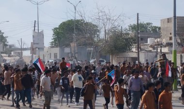 أبناء مديرية خنفر يخرجون في مسيرة حاشدة تأييدا لمليونية وادي وصحراء حضرموت.