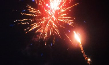 الألعاب النارية تضيء سماء زنجبار احتفاء بانتصارات القوات الجنوبية في وادي وصحراء حضرموت