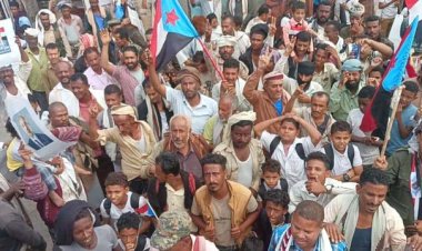 انتقالي المسيمير ينظم مسيرة جماهيرية احتفالًا بانتصارات القوات الجنوبية في حضرموت