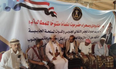 رئيس انتقالي وادي وصحراء حضرموت في ساحة الاعتصام بسيئون لمساندة الفعاليات الشعبية