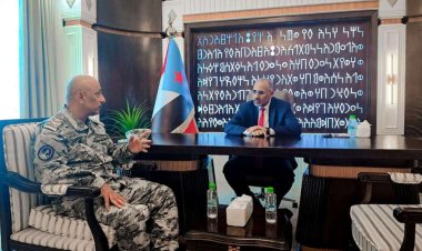 لتعزيز الأمن البحري.. الزُبيدي يناقش جاهزية قوات خفر السواحل وخطط مكافحة التهريب