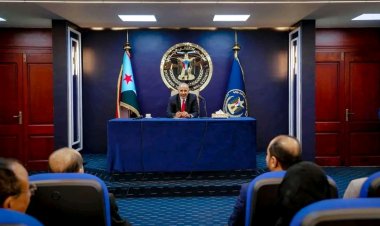 الرئيس الزُبيدي يعقد اجتماعًا موسعًا بقيادات المجلس الانتقالي الجنوبي