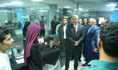 الرئيس الزُبيدي يتفقد سير العمل بقطاع الإذاعة والتلفزيون الجنوبي