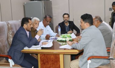 إجتماع في البريقة يناقش مستوى تنفيذ مشاريع البرنامج الاستثماري بالمديرية للعام الجاري 2025م