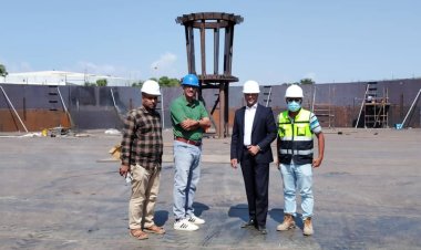 باخبيرة وقائد يطلعان على مستوى إنجاز مشروع خزان مياه تجميعي في منطقة البرزخ بعدن