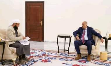 الرئيس الزُبيدي يشدد على دور وزارة الأوقاف في تحصين المجتمع ونشر ثقافة التسامح والوسطية والاعتدال