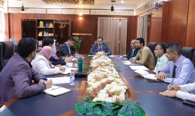 الوزير السقطري يبحث مع نائب مدير برنامج الغذاء العالميWFP في بلادنا دعم مشاريع القطاعين الزراعي والسمكي في ظل التحديات المناخية