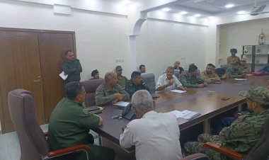 لجنة الإشراف العام على البرنامج الأمني المكثف تعقد اجتماعًا لتقييم الأداء وتعزيز الرقابة في أقسام الشرطة بعدن