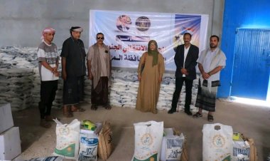 برعاية الرئيس الزُبيدي… انتقالي المهرة يدشّن توزيع السلال الغذائية للأسر الأشد احتياجاً