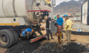 باخبيرة ينفذ نزولًا مُفاجئًا للاطلاع على أعمال تصفية شبكات الصرف الصحي في جولة حجيف بالمعلا